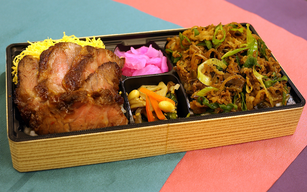 ステーキとすき焼のコラボ弁当